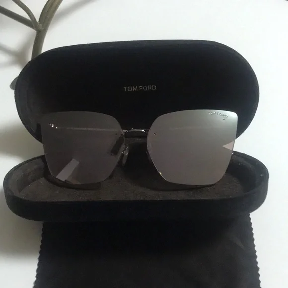 【送料,関税込】 TOM FORD サングラス Camilla TF682 Tom Ford Camilla-02 TF682 28C Sunglasses – GlassesNow
